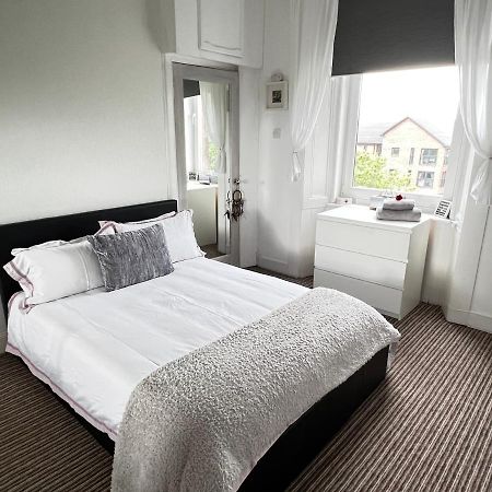 1 Bedroom Flat In Tolcross, Glasgow Top Floor. Esterno foto