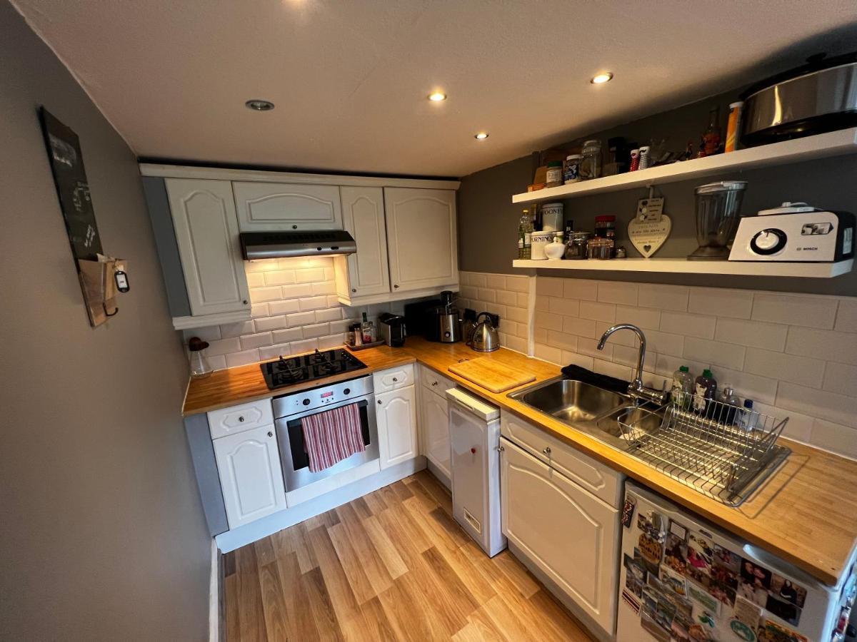 1 Bedroom Flat In Tolcross, Glasgow Top Floor. Esterno foto