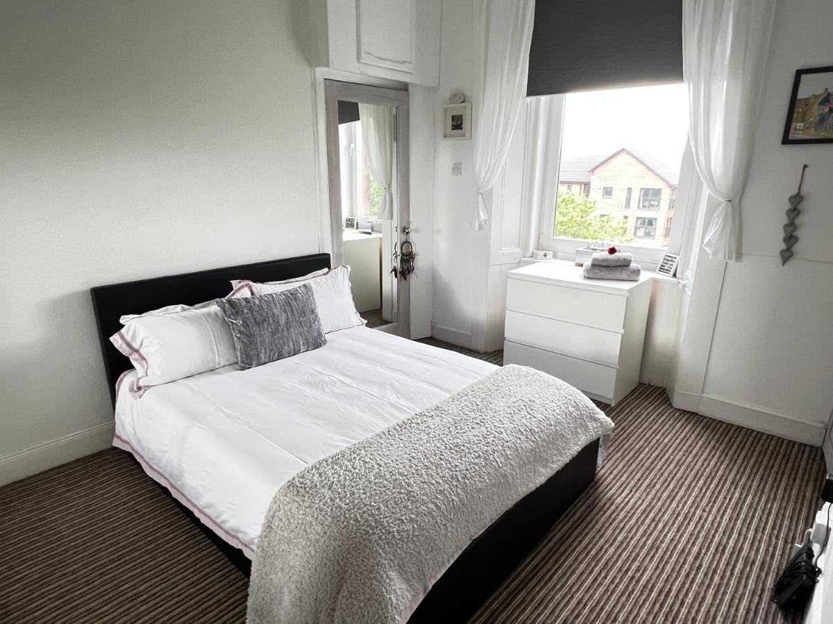 1 Bedroom Flat In Tolcross, Glasgow Top Floor. Esterno foto
