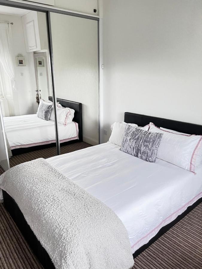 1 Bedroom Flat In Tolcross, Glasgow Top Floor. Esterno foto