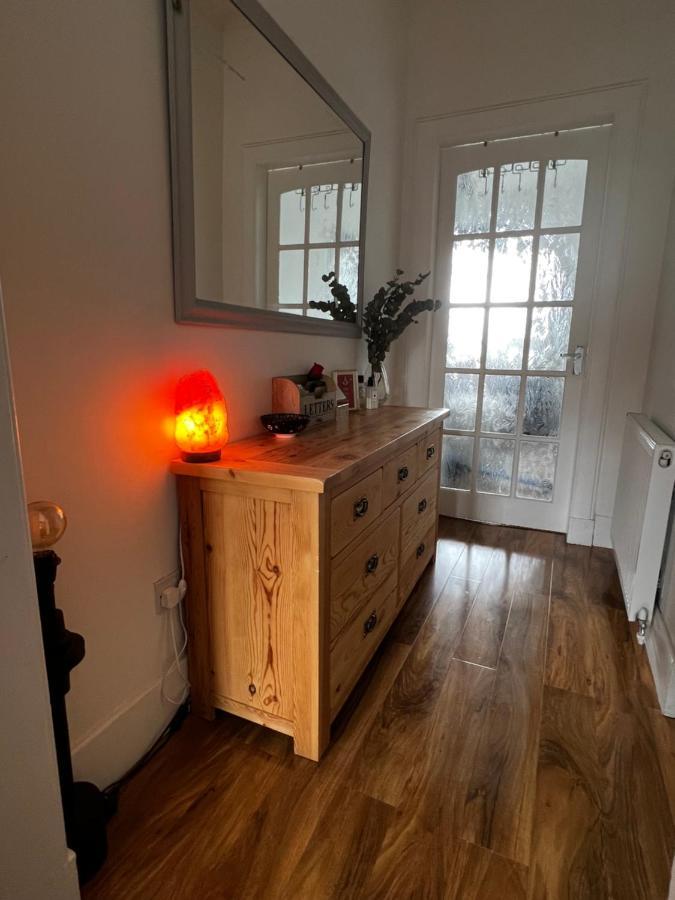 1 Bedroom Flat In Tolcross, Glasgow Top Floor. Esterno foto